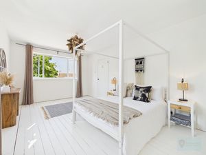 Bedroom- click for photo gallery